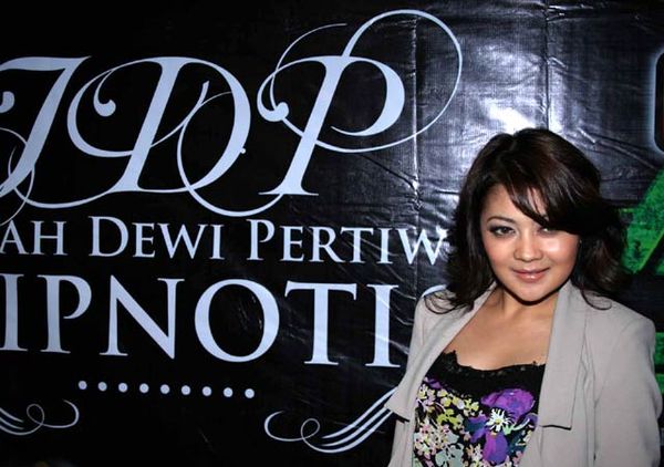 Indah Dewi Pertiwi Cari Dancer