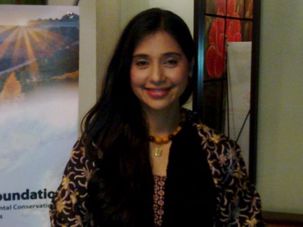 Ayu Azhari Makin Tegar