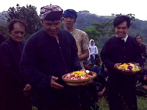Tabur Bunga Peringati 6 Tahun Longsor Leuwigajah