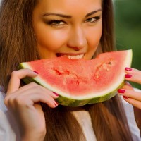 Perut Buncit Kempes dengan Diet Semangka