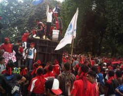 Demo Nurdin Halid Bisa Meluas ke Isu Anti Golkar