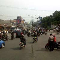 Zebra Cross Percuma, Warga Depok Butuh Jembatan Penyeberangan di Margonda