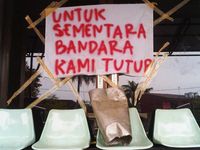 Massa Rusak Bandara Temindung Samarinda