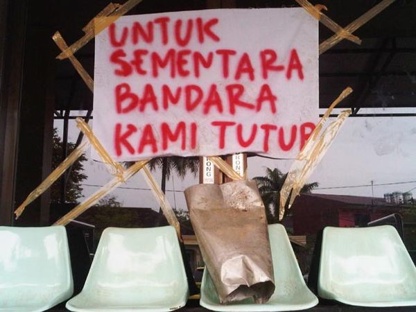 Massa Rusak Bandara Temindung Samarinda