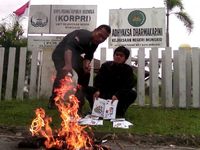 Buku-buku SBY Dibakar di Magelang