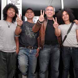 Blackout Kolaborasi Bareng Iwan Fals di Tergila-gila