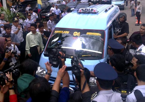 Angkot M-01 Jadi Ujicoba Pembatasan Premium