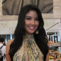 Zizi Suka Mobil Kecil