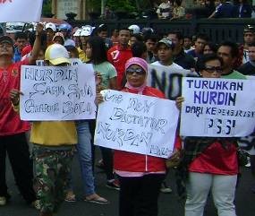 Pita Hitam dari Pecinta Sepakbola Malang