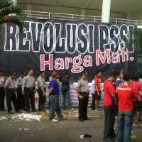 Suporter Bermalam di Senayan