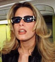 Ayesha Khadafi, Membela Saddam Sampai Pelempar Sepatu Bush