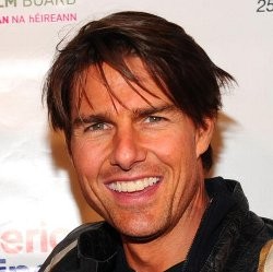 Tom Cruise Akan Nyanyi di Rock of Ages