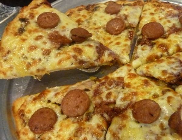 Pizza Tipis dan Renyah di Sarpinos