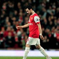 Cemas Menanti Kabar Walcott & Fabregas