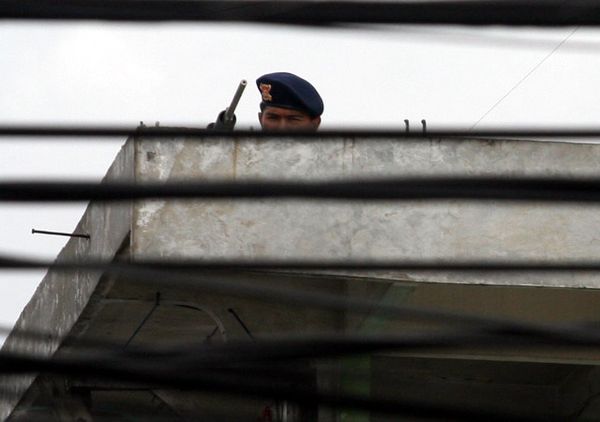 Sniper Awasi Pendukung Baasyir