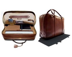 Anya Hindmarch Luncurkan Tas untuk Pria