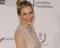 Tips Menggunakan Bronzer ala Sienna Miller