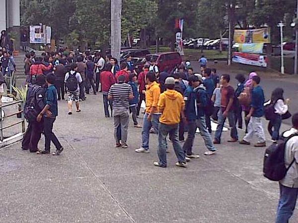 Biaya Mahal, Ratusan Mahasiswa Longmarch