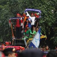 Pro PSSI Pergi, Massa Kontra Berdatangan