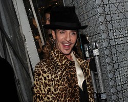 Diduga Menghina, John Galliano Ditangkap di Paris