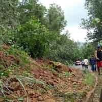 Longsor Lagi, Jalur Pacitan - Ponorogo Lumpuh Total