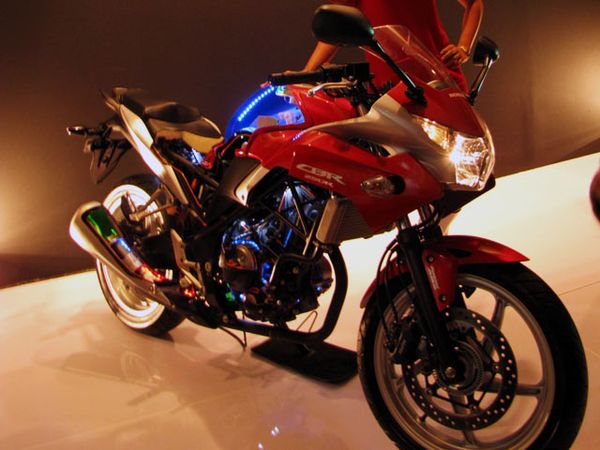 Honda Luncurkan CBR 250R