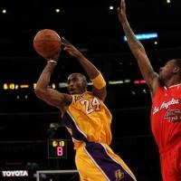 Kobe Mengamuk di Q3, Lakers Lumat Clippers