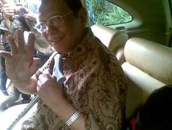 Nasi Ayam Jadi Santapan Pertama Oentarto Setelah Bebas