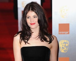 Berbusana di Red Carpet Buat Gemma Arterton Gugup