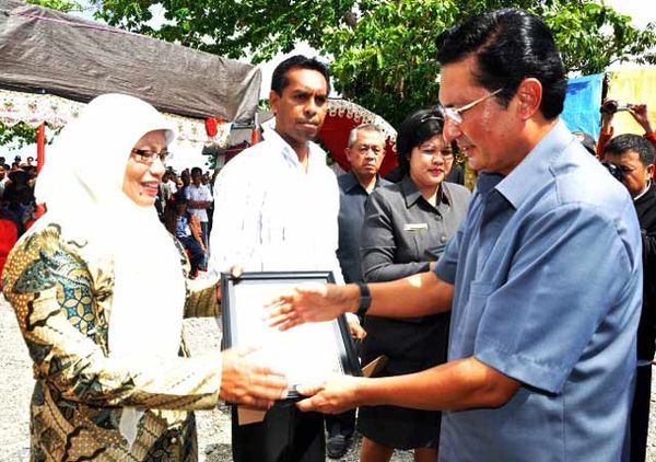 Fadel Muhammad Resmikan Depo Rumput Laut 
