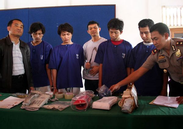 Pelaku Pembantaian Ibu dan Anak Dibekuk Pelaku Pembantaian Ibu dan Anak Dibekuk