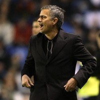 Mourinho Belum Mau Menyerah