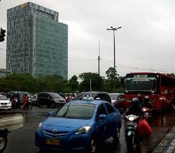 Habis Hujan, Terbitlah Macet