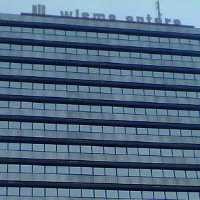 Hiii...2 Orang Lambaikan Tangan di Wisma Antara, Disamperin Hilang! 