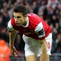 Van Persie Terancam Absen di Camp Nou