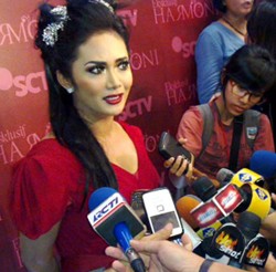 Gaun Pernikahan KD Dibayar dengan Cinta Kasih