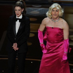 Jadi Marilyn Monroe di Oscar, James Franco Sindir Charlie Sheen