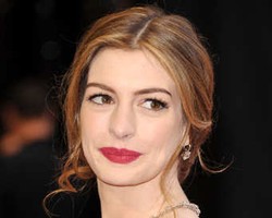 Trik Make-up ala Anne Hathaway di Oscar 2011