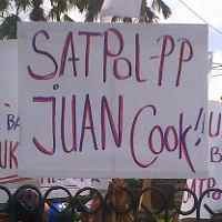 Spanduk Dirusak Satpol PP, Warga Tambak Bayan Turun ke Jalan