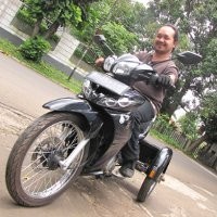 Cacat Tak Halangi Thayeb Brahmaji Naik Motor