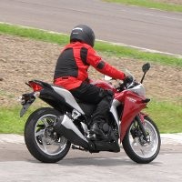 Menjajal Galaknya CBR250R di Sentul