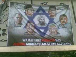 FUI Pasang Spanduk Penoda Agama Islam di Billboard Iklan