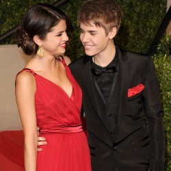 Bieber Kepergok Cium Bibir Selena Gomez Usai Pesta Piala Oscar