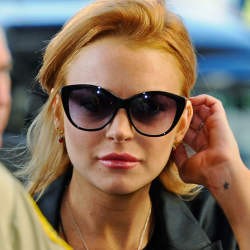 Lindsay Lohan Dibujuk Berpose Telanjang untuk Buku Fotografi