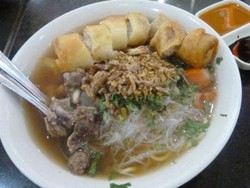 Jajan Soto Mi dan Lontong Medan di Dapur Anggrek