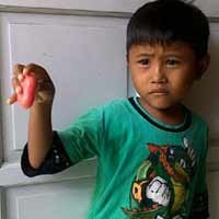 Bocah Pemakan Sabun Bisa Tidur Pulas Bila Ditemani Sabun