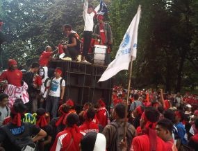 Suporter Tetap Beraksi di Senayan