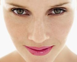 Dampak Negatif Lensa Kontak Pada Kesehatan Mata