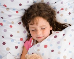 6 Tips Agar Anak Mau Tidur Tepat Waktu