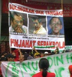 Minta Nurdin Halid Ditangkap, 300-an Orang Geruduk GBK